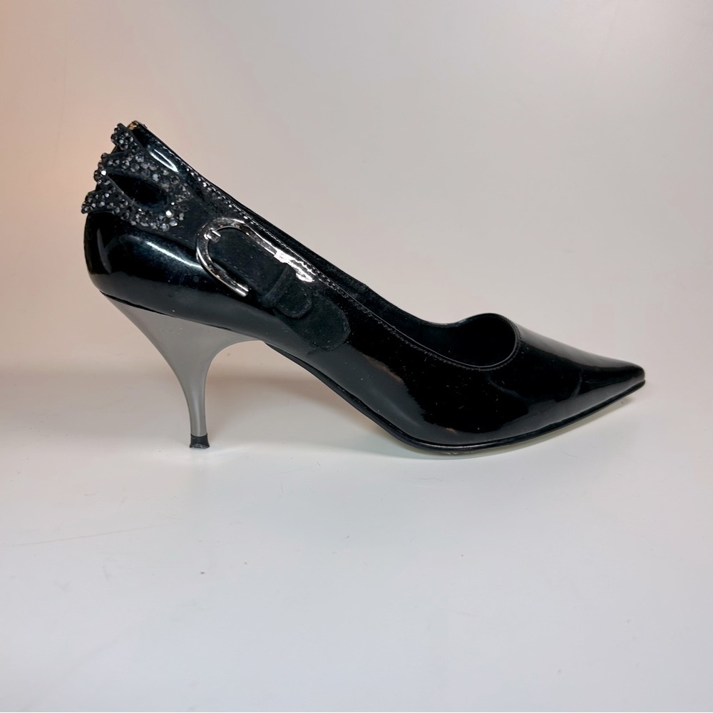 Vintage Peaches black patent leather mirrored kitten heels. Size 6